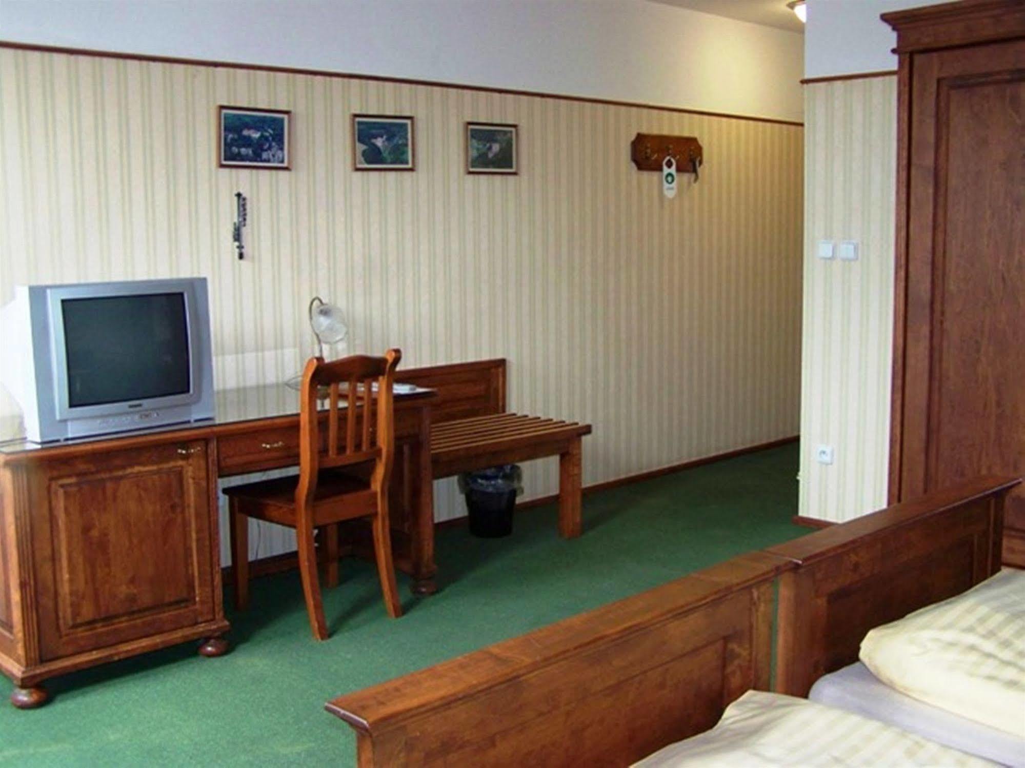 Jičín Hotel Pariz מראה חיצוני תמונה