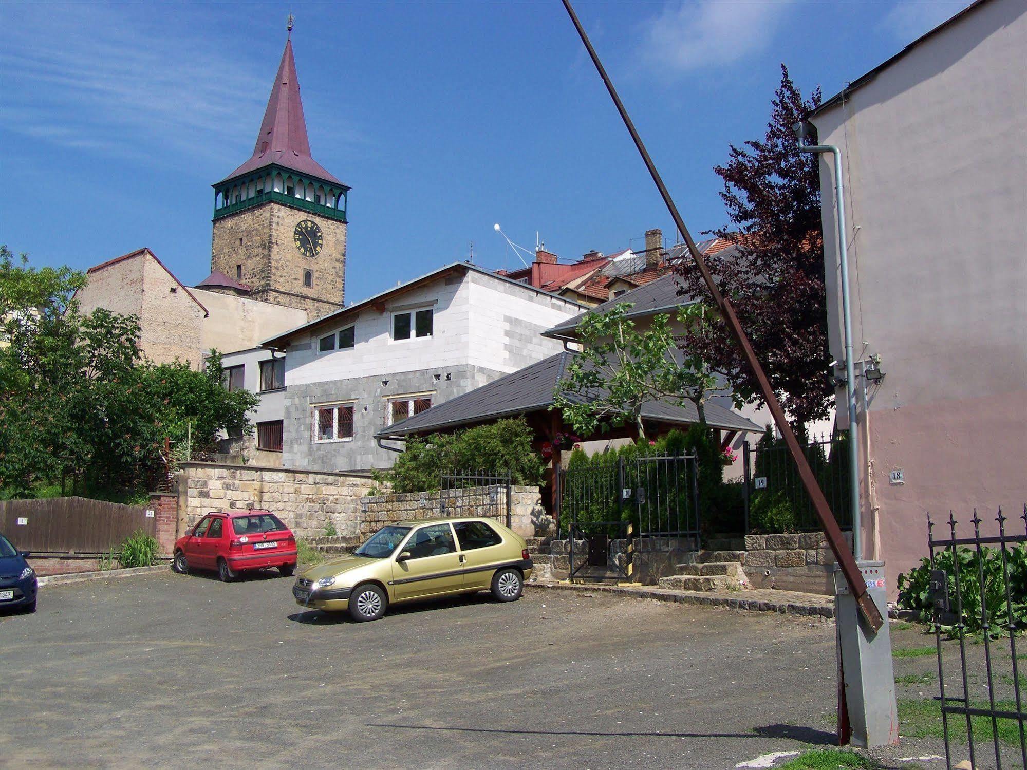 Jičín Hotel Pariz מראה חיצוני תמונה