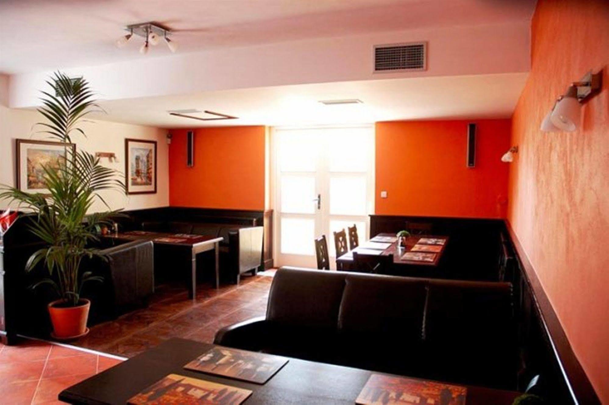 Jičín Hotel Pariz מראה חיצוני תמונה