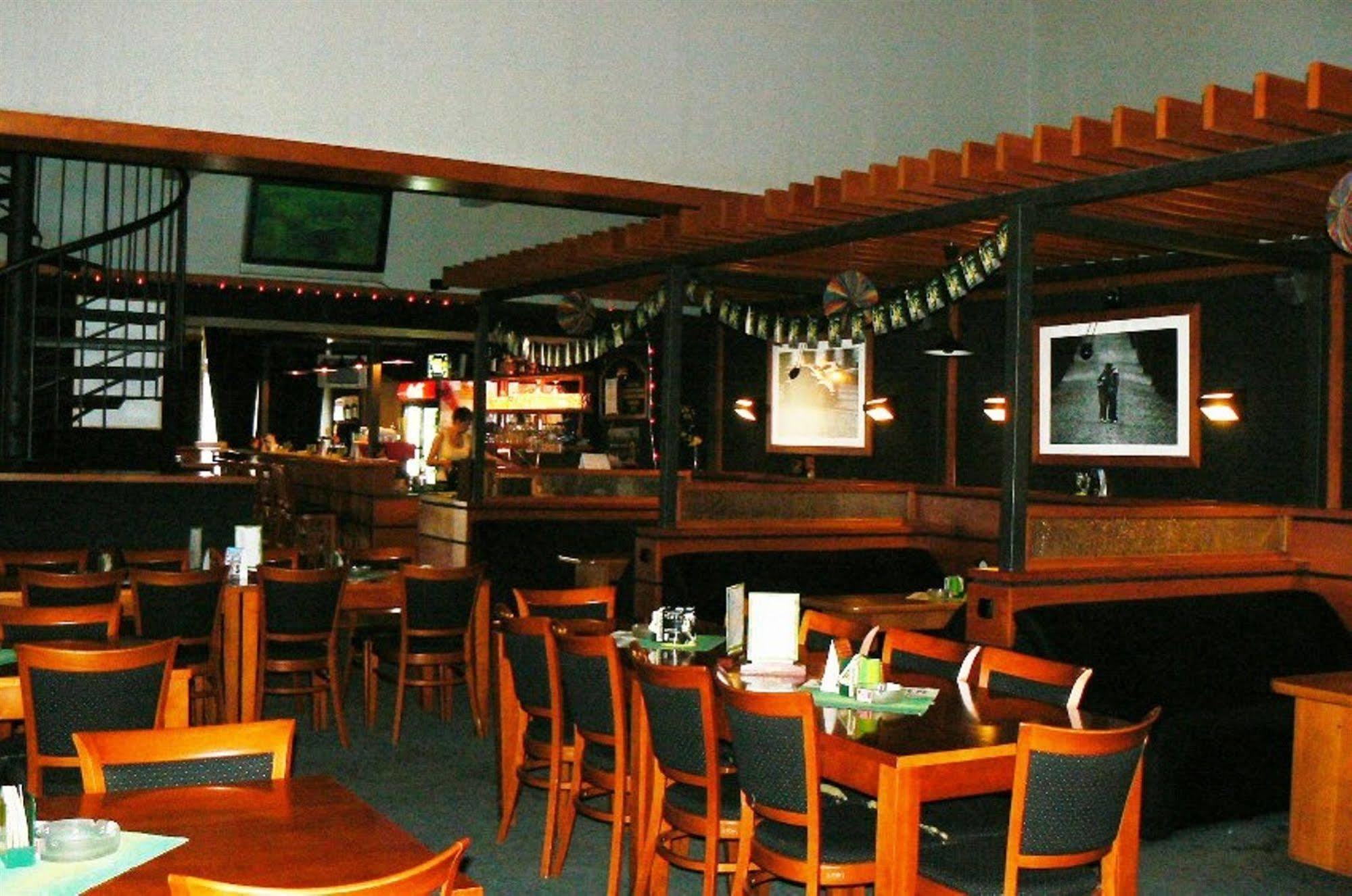 Jičín Hotel Pariz מראה חיצוני תמונה